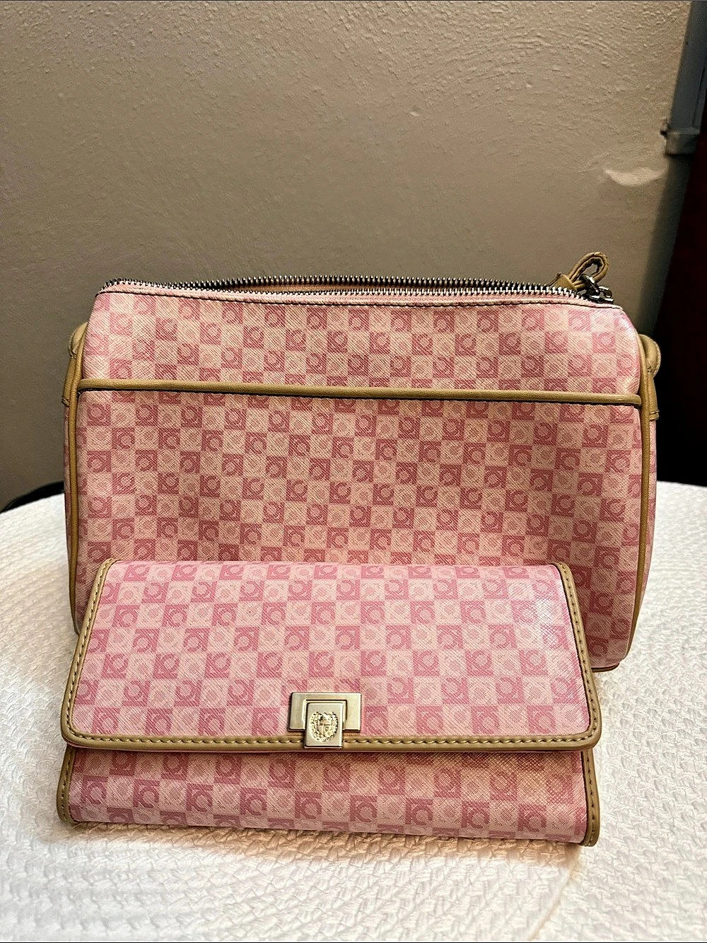 Liz Claiborne Pink & Gold Geometric Crossbody Bag